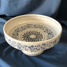 Carica l'immagine nel visualizzatore di Gallery, Majolica centrepiece Blue Dream