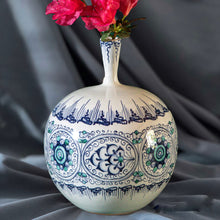 Carica l'immagine nel visualizzatore di Gallery, Ball Vase Little Palms