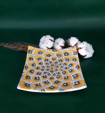 Carica l'immagine nel visualizzatore di Gallery, Square Dish 'Yellow Peacock Feathers'