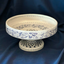 Carica l'immagine nel visualizzatore di Gallery, Majolica centrepiece Blue Dream
