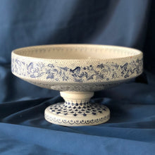 Carica l'immagine nel visualizzatore di Gallery, Majolica centrepiece Blue Dream
