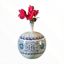 Carica l'immagine nel visualizzatore di Gallery, Ball Vase Little Palms
