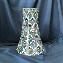 Carica l'immagine nel visualizzatore di Gallery, Flower Vase cone 'Green Peacock Feathers'
