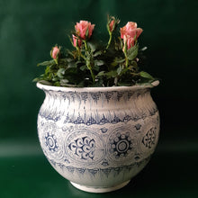 Load image into Gallery viewer, handmade ceramics maiolica pottery flower pot 
