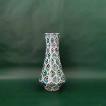 Carica l'immagine nel visualizzatore di Gallery, Flower vase footed cone 'Green Peacock Feathers'
