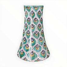 Carica l'immagine nel visualizzatore di Gallery, Flower Vase cone 'Green Peacock Feathers'
