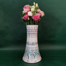 Load image into Gallery viewer, Flower Vase 'Elia'
